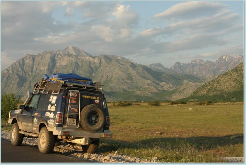 Land Rover Discovery - gdzieś w Albanii.